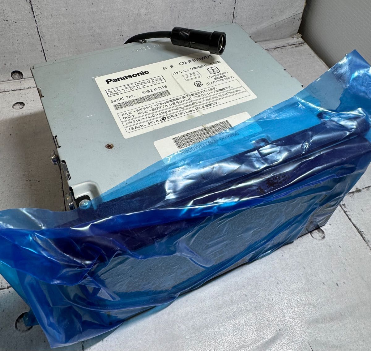 パナソニック　ストラーダ 7V型ワイド　カーナビ　CN-R500WD 中古品 Panasonic