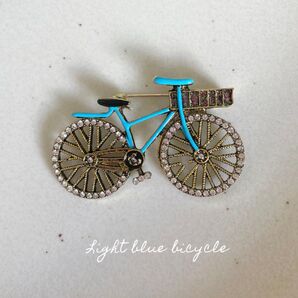 水色の自転車のブローチ ラインストーン プレゼント アンティーク調 パリジェンヌ ラペルピン