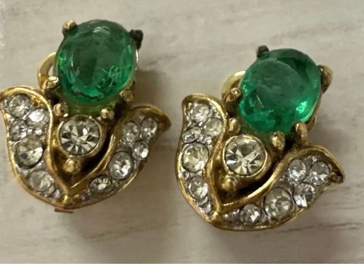 A&S ヴィンテージ　エメラルドイヤリングゴールドカラー