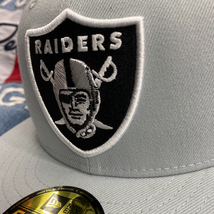 希少 【8.1/8】 NEWERA ニューエラ LasVegas ラスベガス RAIDERS レイダース Grey グレー 59Fifty キャップ 帽子 NFL アメフト USA正規品_画像2