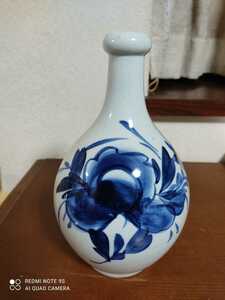 酒瓶　染付　牡丹　陶器　昭和初期頃　size13cm×13cm×23.5cm　№934