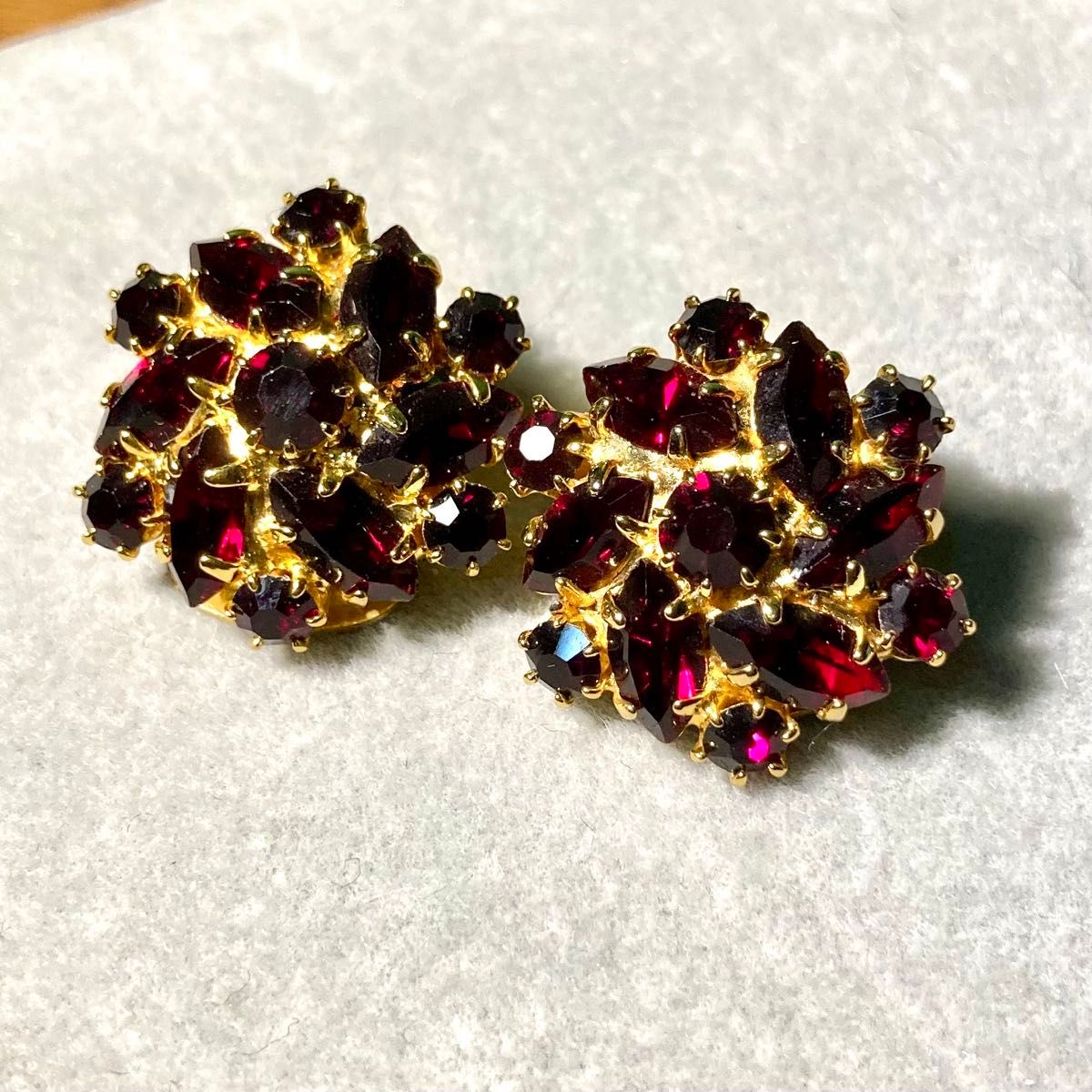 ガーネット　？　ヴィンテージ イヤリング 赤い石 ゴールドカラー レトロ アクセサリー　レディース　