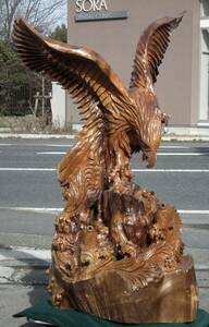 大型木彫り　鷹　楠の木　魔除け　置物　手彫り