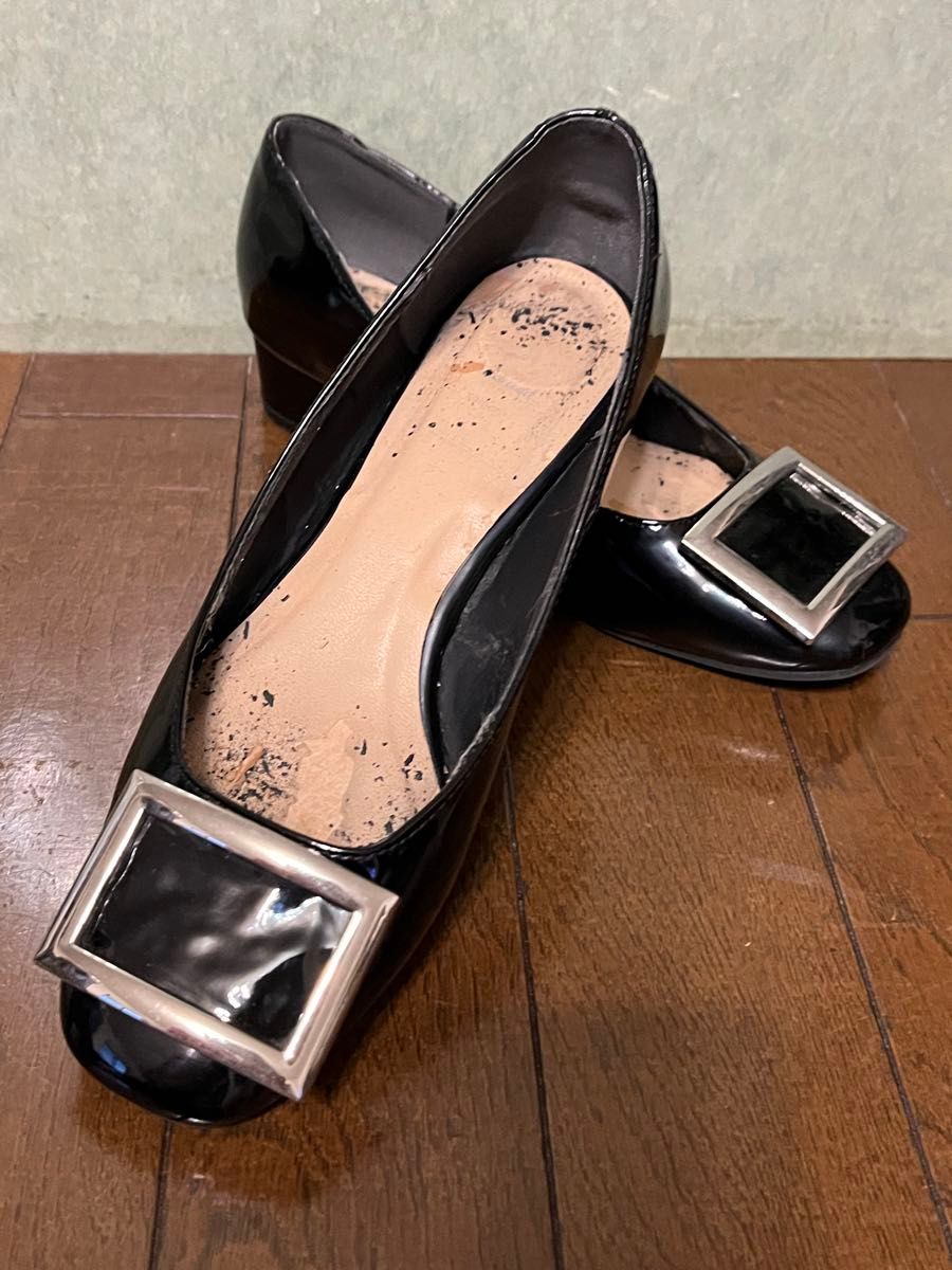 enchanted エンチャンテッド　エナメルパンプス　黒エナメル　ブラック　ローヒール　シルバープレート エナメルローヒール
