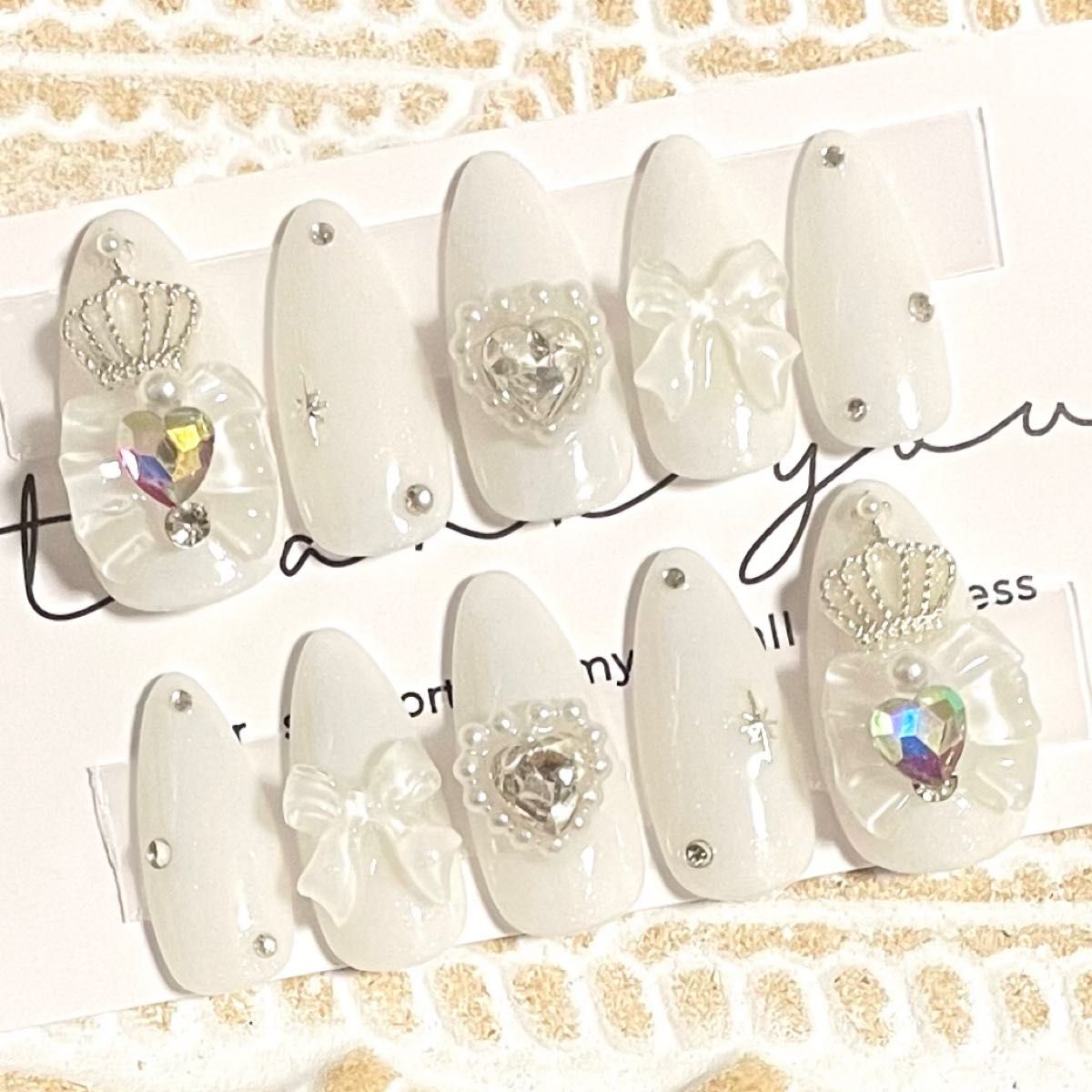 ネイルチップ現品量産系フレンチガーリースナ系韓国ワンホンちゅるん白ホワイトスキニーオーバルアーモンドリボン冬地雷系ハート