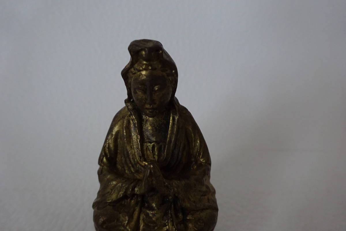 真鍮製/真ちゅう製【菩薩様の仏像/観音菩薩/観音様】蓮の葉に鎮座し