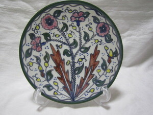 ヨルダンのペトラの絵皿　手描き花の絵　直径１５ｃｍ　美品