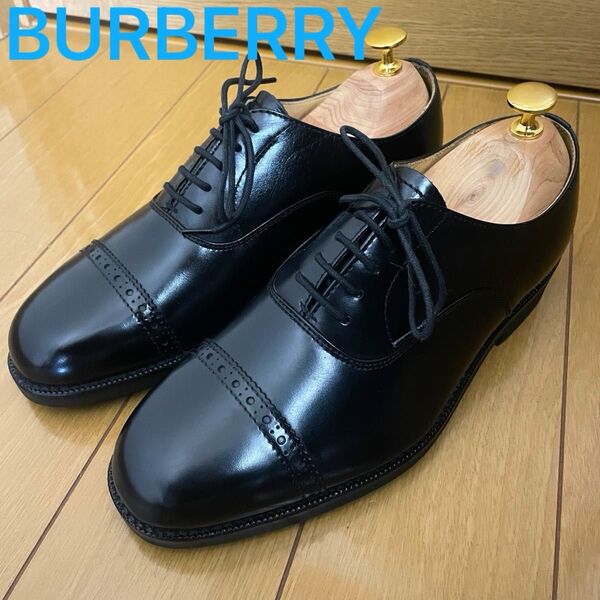 未使用 バーバリー BU1410 ストレートチップ ビジネスシューズ 革靴 内羽根 ドレスシューズ 24.0cm 4E 黒 本革