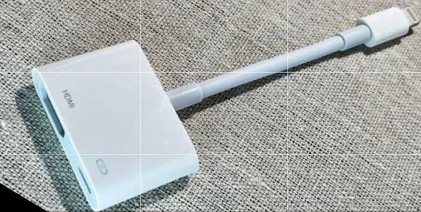 『Apple Lightning - Digital AVアダプタ』と『HDMIケーブル』を用意して、テレビのHDMI端子