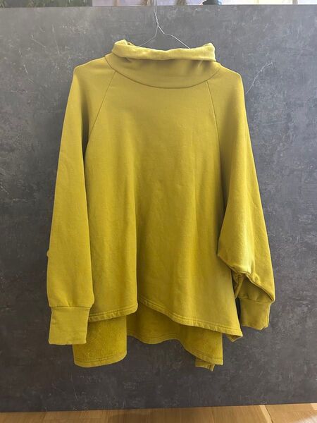 マスタードイエロー 裏起毛 ハイネックトレーナー