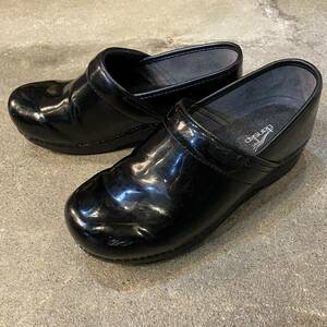 ☆送料無料☆dansko☆エナメルサボスリッポンシューズ☆プロフェッショナル☆黒☆39☆