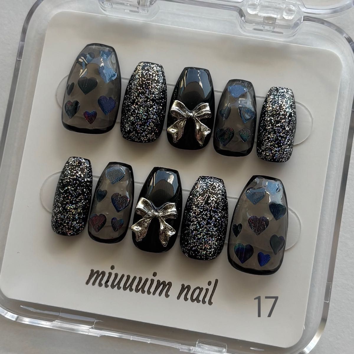 ネイルチップ 黒 ハートホロ 韓国風 ワンホンネイル フレンチガーリー 地雷系 y2k キラキラ　ちゅるん 推し活ネイル