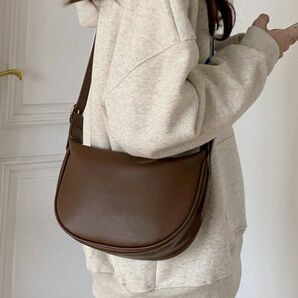 クレセント型 ショルダーバッグ クロスボディバッグ ダンプリングバッグ 半月 ブラウザ シンプル レディース183346