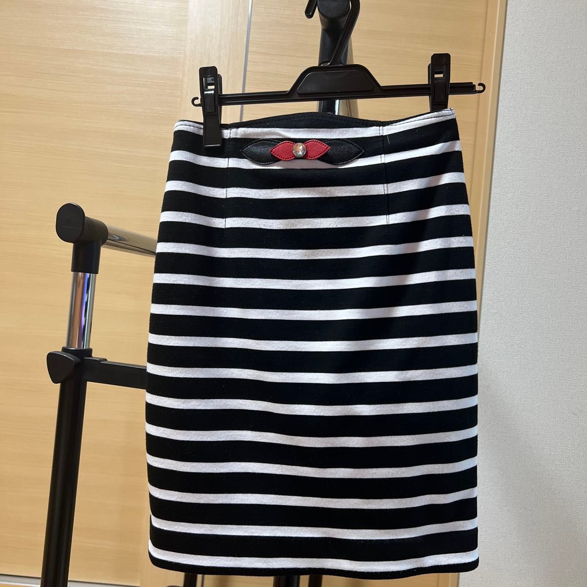 伊太利屋　ボーダー タイトスカート 黒白 