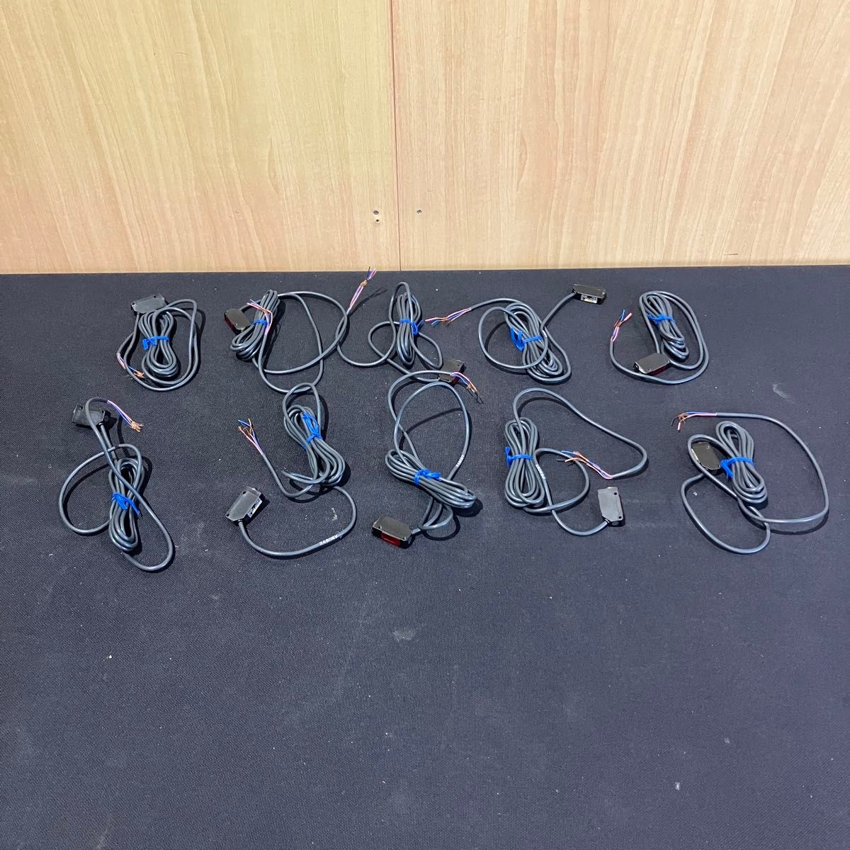 OMRON オムロン E3V3-D61 光電スイッチ 12-24V DC 2m