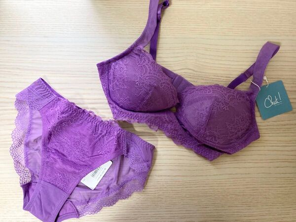 新品タグ付き☆ Chut!INTIMATES シュットインティメイツ クロスフィットブラ(ノンワイヤー)&ショーツセット パープル
