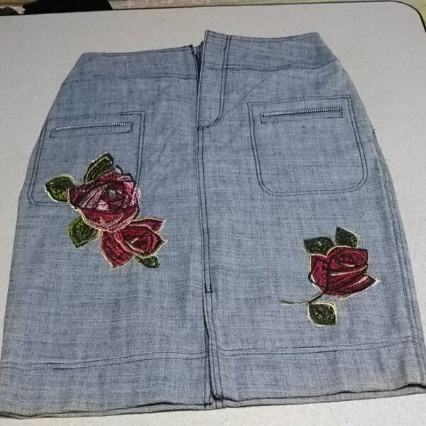 YUKI TORH バラの刺繍あり サイズ40(L)デニムヒザ丈スカート