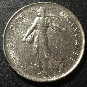 【d068】古銭外国銭 フランス 5フランコイン 種を蒔く女性 1975年(^ ^)