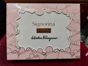 Salvatore Ferragamo フェラガモ Signorina 香水・ボディローション・バス&シャワージェルの箱入りセット EAU DE PARFUM 未使用・新品