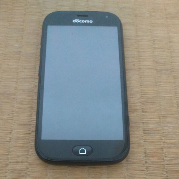 【最終値下げ価格】らくらくスマートフォン me F-01L 4.7インチ メモリー3GB ストレージ32GB ブラック ドコモ