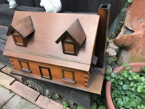 ♪木製ハウス型の小物入れ&貯金箱