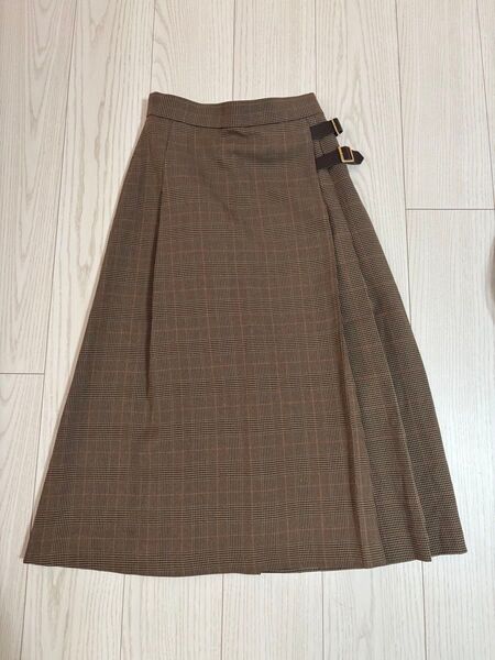 ブラウンチェック プリーツスカート サイドバックル付き チェック柄 ロングスカート スカート ブラウン 秋冬 上品