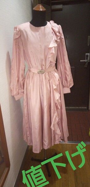 ピンクフリルワンピース ドレス パフスリーブ ビジューベルト付き