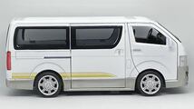 日本未発売 1/32 トヨタ ハイエース 200系 ホワイト 白 ミニカー 模型 ダイキャスト コレクション バン ワゴン TOYOTA HIACE プルバック 車_画像6