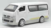 日本未発売 1/32 トヨタ ハイエース 200系 ホワイト 白 ミニカー 模型 ダイキャスト コレクション バン ワゴン TOYOTA HIACE プルバック 車_画像1