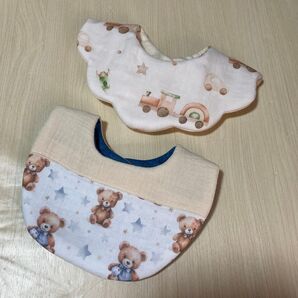 ベビースタイ よだれかけ 2点 まとめて ハンドメイド 未使用品 新品 出産 100日 もくもく スタイ 車 電車 くま