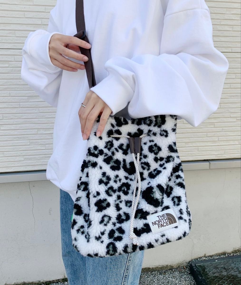 【新品タグ付】THE NORTH FACE ザノースフェイス　フリース バケットショルダーバッグ クロスボディ　大容量