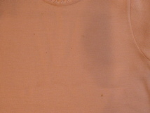 モードロアール ニット セーター 長袖 クルーネック サーモンピンク 肩パッド入り 汚れあり クリーニング済 中古品_画像4