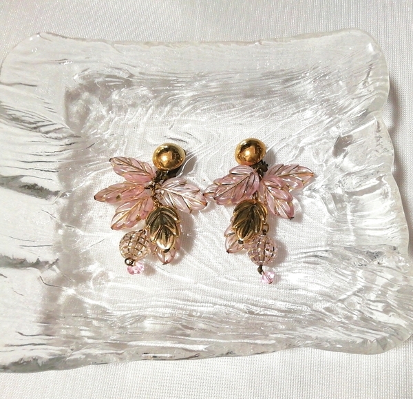 ピンク茶花植物葉イヤリング/ジュエリーアクセサリー/宝飾 Pink brown flower plant leaf earrings / jewelry accessories, レディースアクセサリー, イヤリング, その他