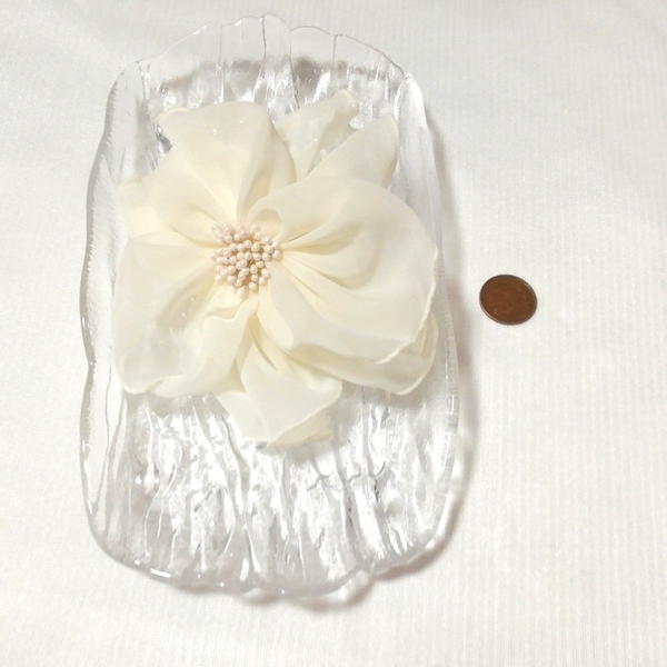 フローラルホワイトシフォンお花髪飾りコサージュ/アクセサリー宝飾 Floral white chiffon flower hair ornament corsage / accessories