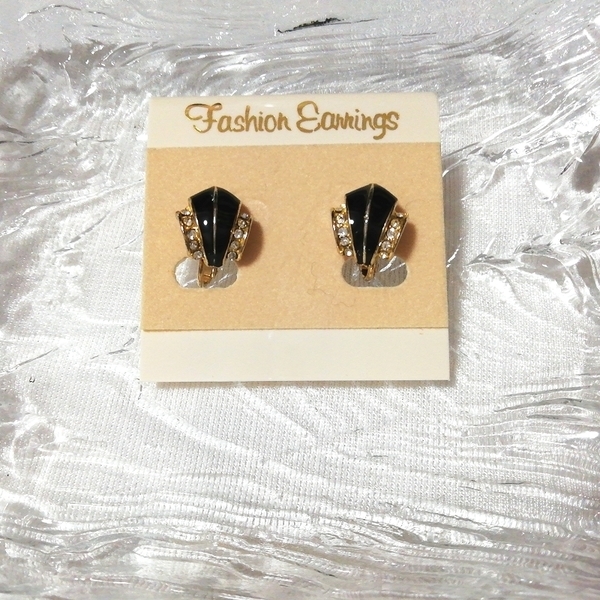 黒ダイヤ型イヤリング/ジュエリーアクセサリー/宝飾 Black diamond earrings / jewelry accessories