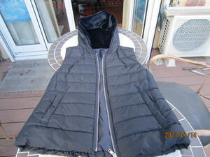  down vest black with a hood beautiful goods 
