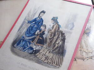 フランスアンティーク　素敵なガラス額La Mode Illustre　新聞ファッション雑誌女性と少女１８００年代！