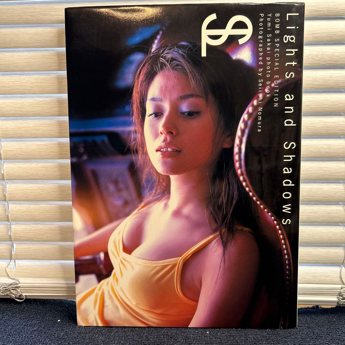 Ｌｉｇｈｔｓ　ａｎｄ　ｓｈａｄｏｗｓ　坂井優美写真集 【初版本】