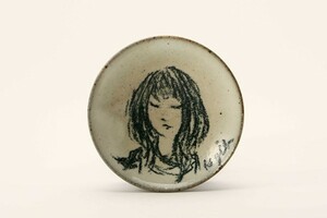 Art hand Auction 3247r Sculptor Katsuyuki Gibo Hand-painted Girl Picture Plate Small B012, japanese ceramics, Ceramics in general, others