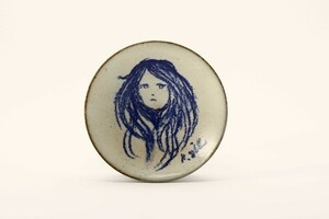 3248r 彫刻家 儀保克幸 手描 少女図 絵皿 小 B012, 日本の陶磁, 陶磁一般, その他