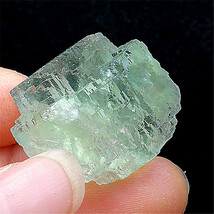 薄緑色の階段状蛍石・23g（中国産鉱物標本）_画像1