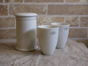  white porcelain tea caddy & long cup 2 piece set Kurashiki design plan . minute .classiky's hot water . made in Japan porcelain 