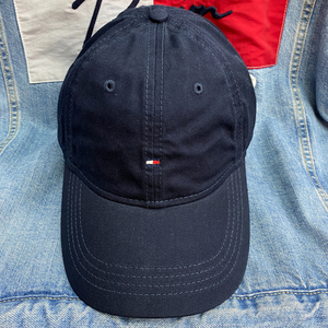 USA正規品 トミーヒルフィガー TOMMY HILFIGER ストラップバック ダッドキャップ 帽子 ローキャップ 紺 ネイビー マイクロフラッグロゴ