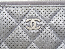 【Used 通常品】シャネル CHANEL パンチングマトラッセ 長財布 箱 ギャランティーカード リボン付き シリアル有り マトラッセ シルバー金具_画像2