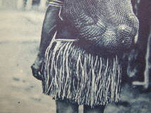 (H09) 絵葉書 戦前絵葉書 世界 人種 風俗 アフリカ ギネア 赤ん坊を網に入れる_画像3
