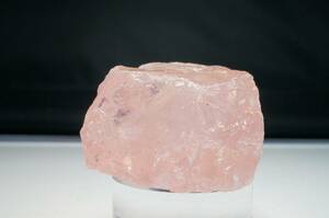 30年前の在庫なので上質品!ピンクが綺麗な透明度のある上質ブラジル産ローズクォーツ原石（紅水晶）原石172ct