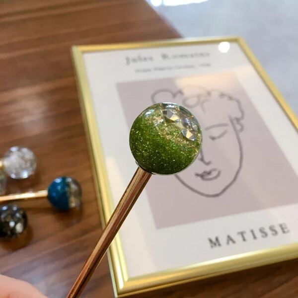 【新品】ヘアアクセサリー 和装 一本かんざし 玉かんざし 可愛い プレゼント グリーン 金箔入り