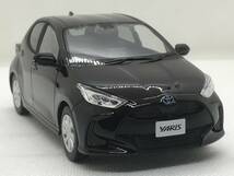 2F★新品★非売品 1/30 色見本ミニカー【店頭展示用】カラーサンプル トヨタ 新型ヤリス YARIS ボルドーマイカメタリック 3R9_画像3