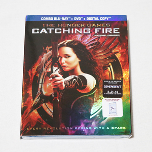 新品アメリカ購入【Blu-ray】ハンガー・ゲーム2 The Hunger Games: Catching Fire [Blu-ray + DVD + Digital HD]