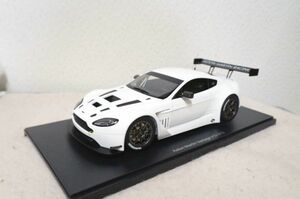 オートアート アストンマーチン ヴァンテージ V12 GT3 1/18 ミニカー 白